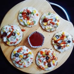 A picture of Healthy poha oats pan pizza.