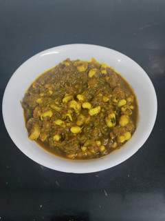 A picture of Black eye peas & Spinach curry.