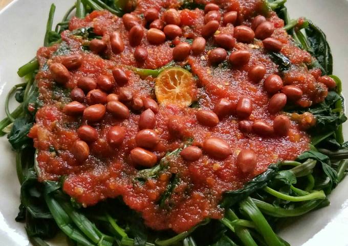 Bagaimana Menyiapkan Plecing Kangkung yang Enak