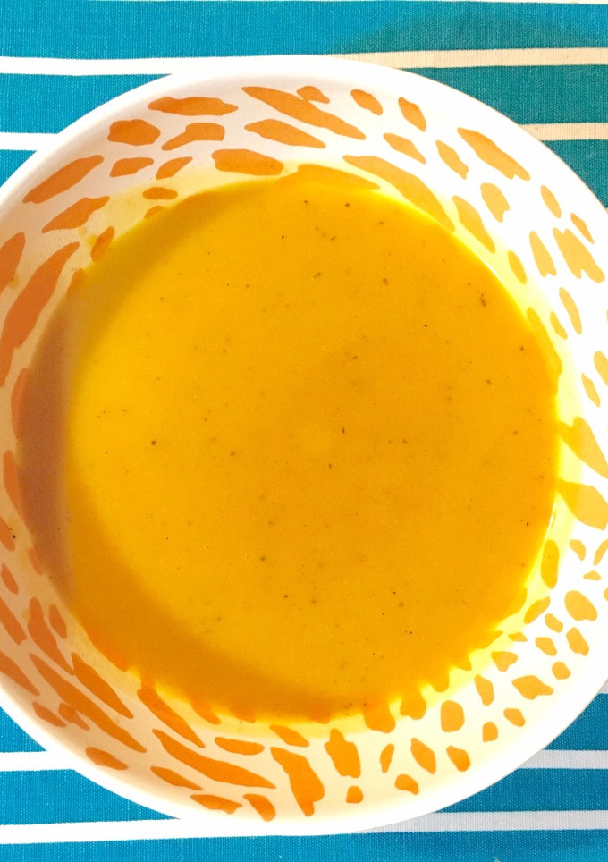 Una foto de Crema ligera de zanahoria y col