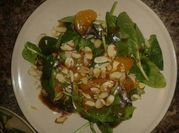 Una foto de ensalada de membrillo