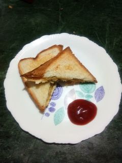 आचार मसाला आलू सैंडविच (Achar masala aloo sandwich recipe in Hindi) रेसिपी मुख्य फोटो