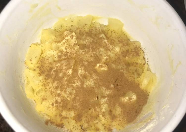 Mugcake de pera sin azúcar y sin gluten