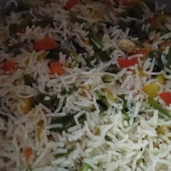 A picture of Mixed Veg Fried Rice in Pressure cooker.