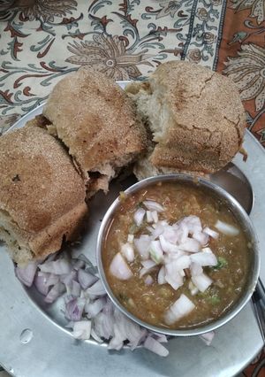 A picture of Healthy pav bhaji.