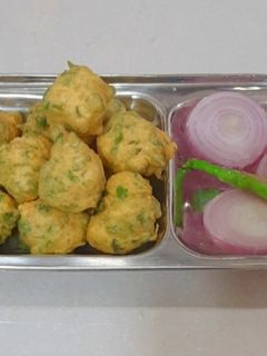 મેથીના ગોટા (Methi Gota Recipe In Gujarati) રેસીપી મુખ્ય ફોટો