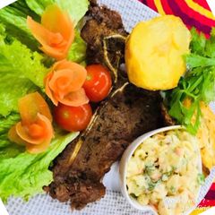 Whosaynas Banting T bone Steak with Salad A picture of Whosaynas Banting T bone Steak with Salad.
