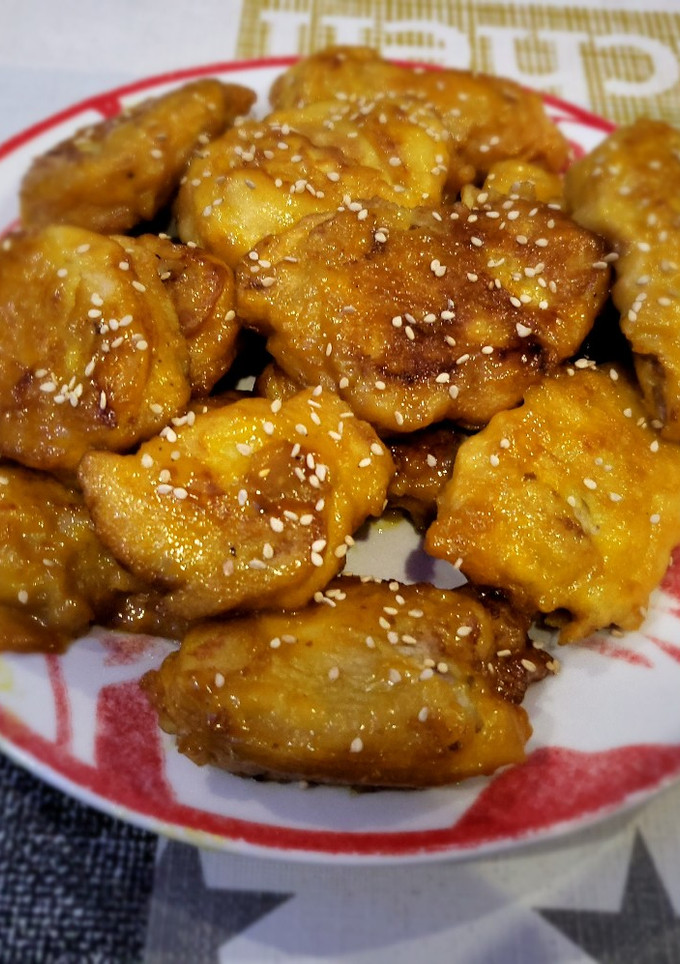 Una foto de Solomillo de cerdo en masa orly con salsa de mango y naranja