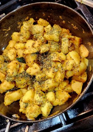 A picture of Jeera methi aloo.