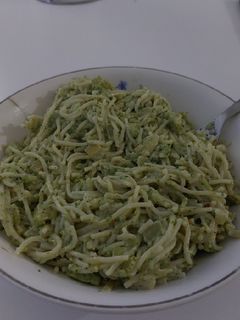 Una foto de Fideos con salsa de brócoli