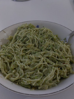 Una foto de Fideos con salsa de brócoli