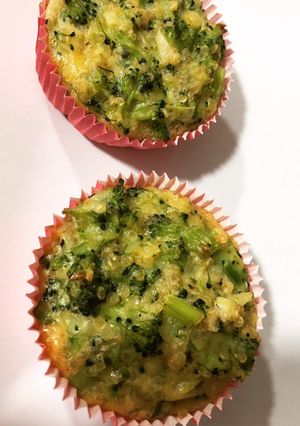 Una foto de Muffins de brócoli