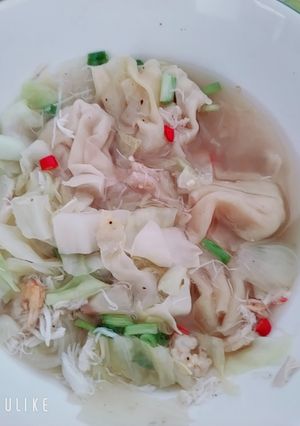 Hình của món Hoành thánh súp tôm ghẹ ăn sáng.