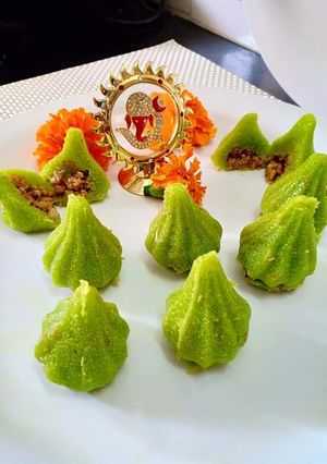 A picture of Hariyali modak.