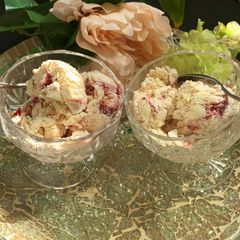 Strawberry cheese cake ice cream 🍓🍨❤️ A picture of Strawberry cheese cake ice cream 🍓🍨❤️.