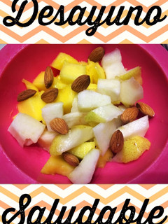 Una foto de Desayuno saludable: Mango, Pera y Almendras