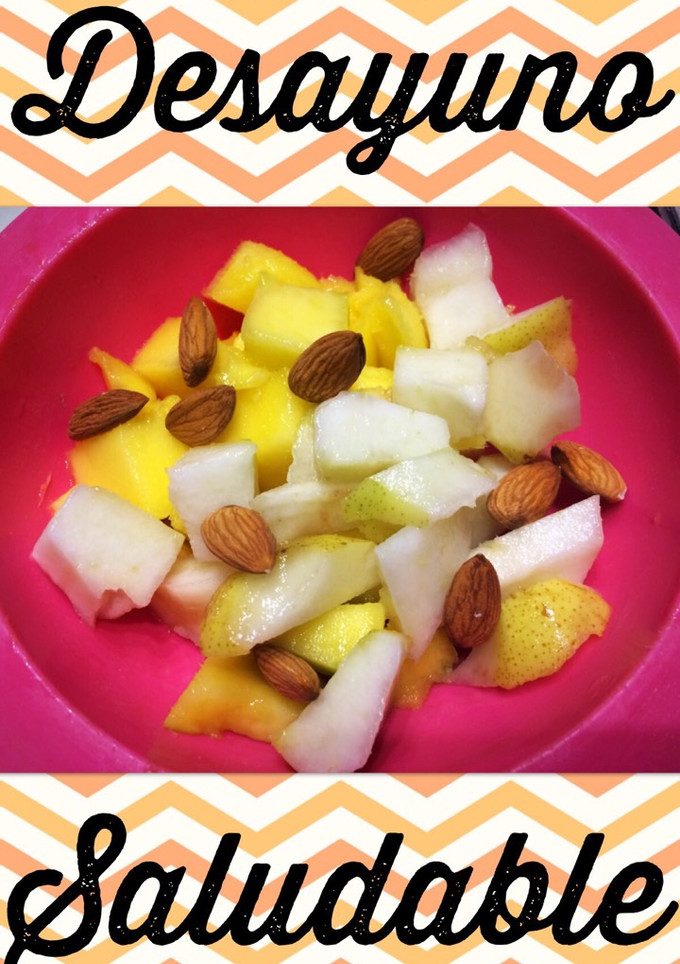 Una foto de Desayuno saludable: Mango, Pera y Almendras