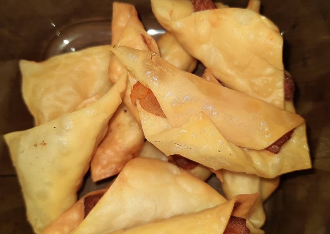 Pangsit goreng isi sosis pedas