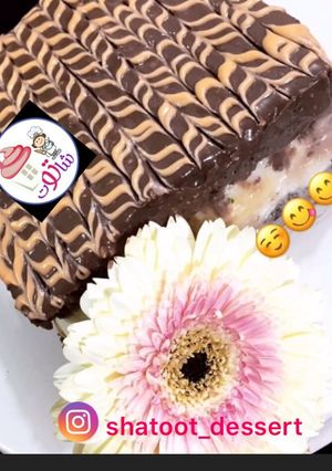 عکسی از دستور کیک بستني شكلاتي با سس شكلاتي دو رنگ 😍😍
