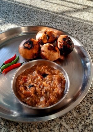 A picture of Litti -chokha.