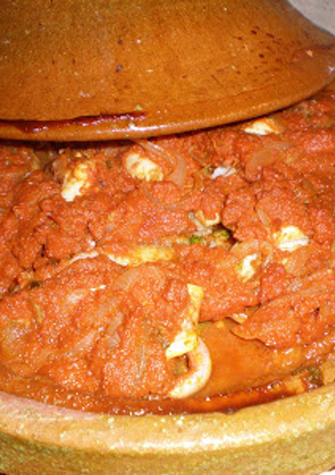 Una foto de Tajine de pescado y marisco (samkeh tajine)