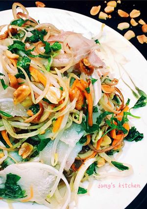 Hình của món Nộm Tai Mui 🥗.