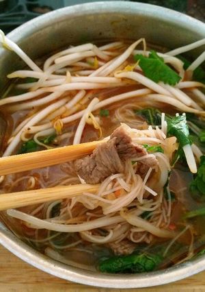 รูปของ ก๋วยเตี๋ยวเส้นหมี่เนื้อสดชามด่วน