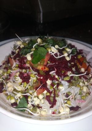 A picture of Moong bhelpuri.