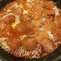 A picture of Skillet pizza chicken.