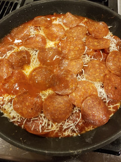 A picture of Skillet pizza chicken.