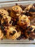 Pommes au four farcies à la banane jus au rhum toppings raisins secs et noisettes 🍎🍏