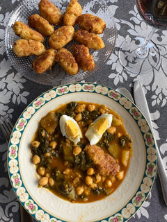Una foto de Potaje de Garbanzos con espinacas con Pelotitas de pan 🥖 (receta de la yaya)