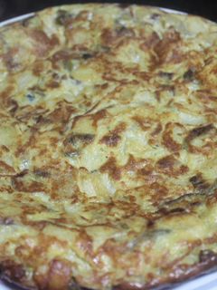 Una foto de Tortillón de patatas, cebolla y pimiento