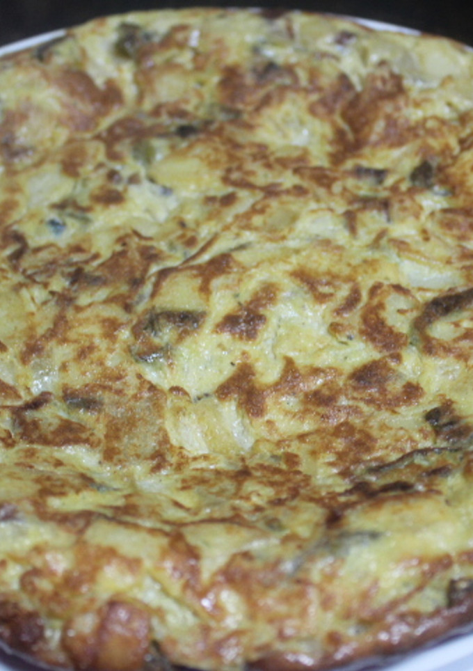 Una foto de Tortillón de patatas, cebolla y pimiento