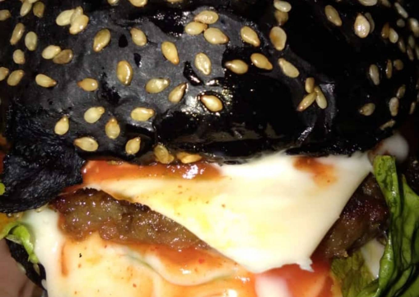 Burger hitam roti instan