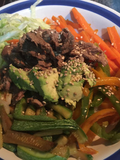 Una foto de Bibimbap coreano fácil de hacer