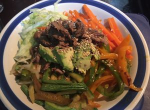 Una foto de Bibimbap coreano fácil de hacer