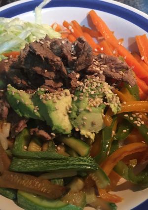 Una foto de Bibimbap coreano fácil de hacer