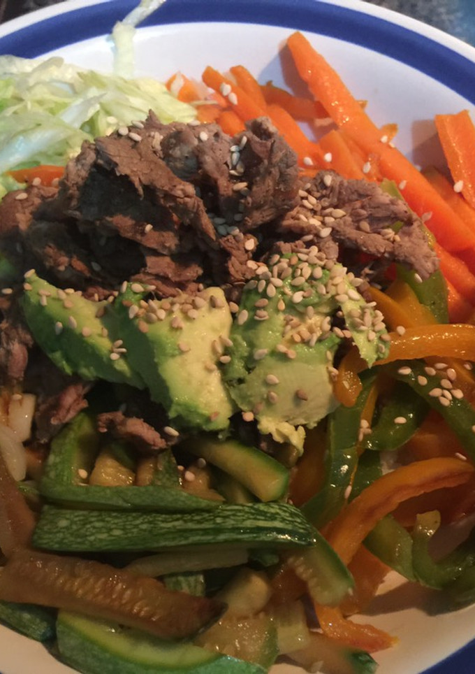 Una foto de Bibimbap coreano fácil de hacer