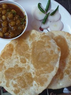 मैदा के भटूरे (Maide ke Bhature recipe in hindi) रेसिपी मुख्य फोटो