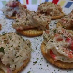 A picture of Crab Salad Crackers.