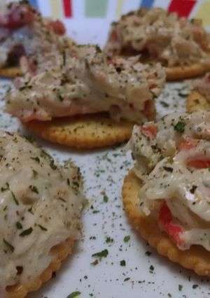A picture of Crab Salad Crackers.
