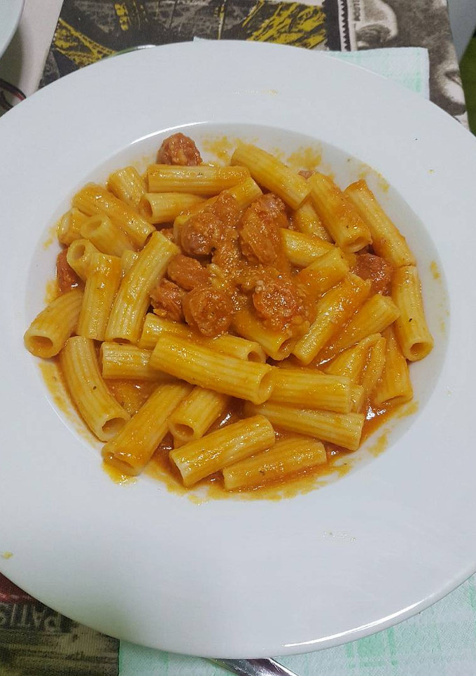 Una foto de Macarrones con paté y chistorra
