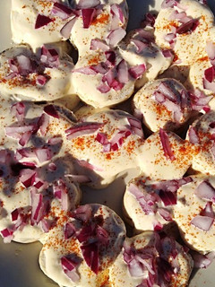 Una foto de Ensaladilla de huevas con mahonesa