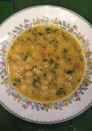 Una foto de Potaje de garbanzos con espinacas