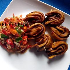 A picture of Fried plantain and sauce.