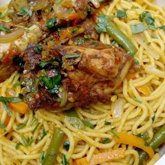 A picture of Stir fry spaghetti.