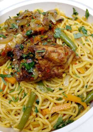 A picture of Stir fry spaghetti.