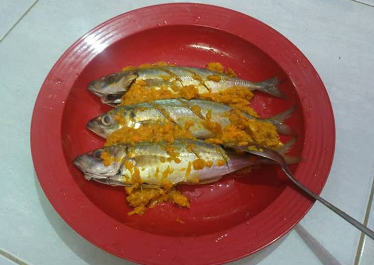 Ikan Goreng Kembung Bumbu Kuning