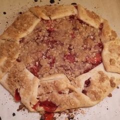 A picture of Easy Strawberry "Crumble-Tart".